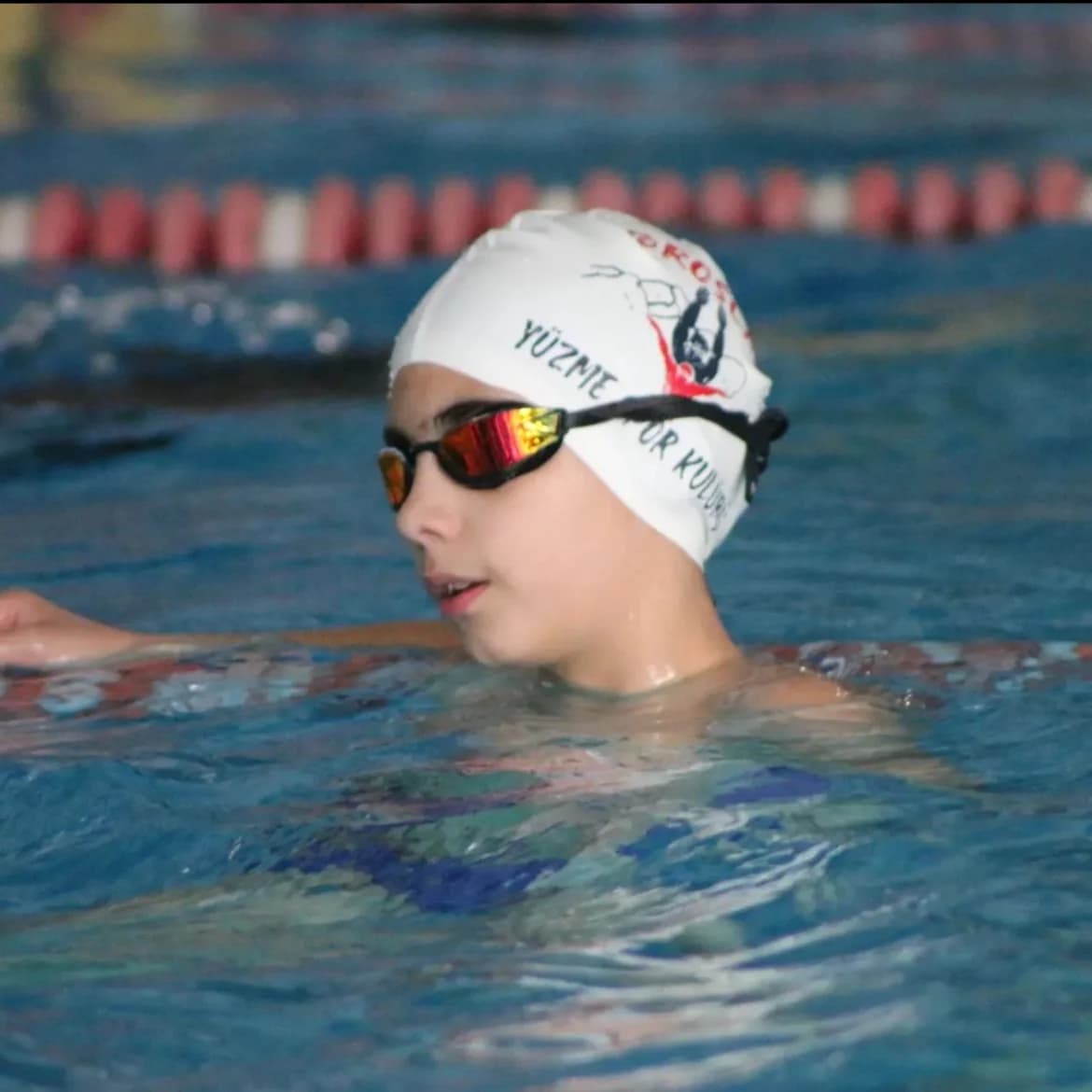 Çocuklarda Özgüven Gelişimi ve Yüzme: Bilimsel Kanıtlarla Destekli Rehber [2025] - Antalya Yüzme Akademisi